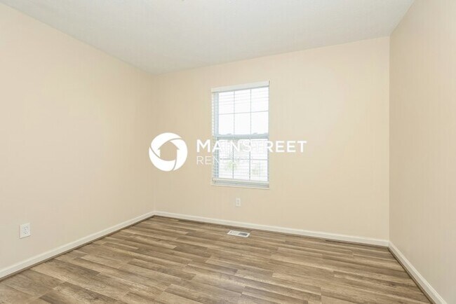 Building Photo - 5 Bedroom Pet-Friendly Home in Knoxville, TN with Main Street Renewal