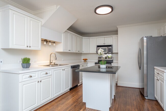 Building Photo - 114 Newman St