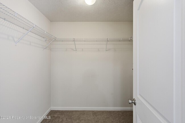 Building Photo - 124 Falcon Ln