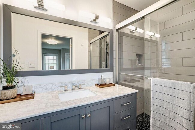 Building Photo - 5724 27th St NW