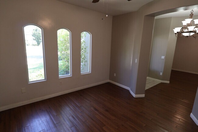 Building Photo - Beautiful home with paid Solar in Seven Oaks!