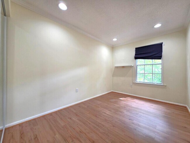 Building Photo - 7758 New Providence Dr