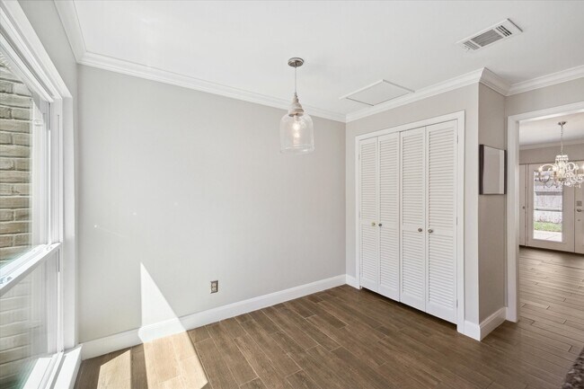 Building Photo - 1311 Ambergate Dr