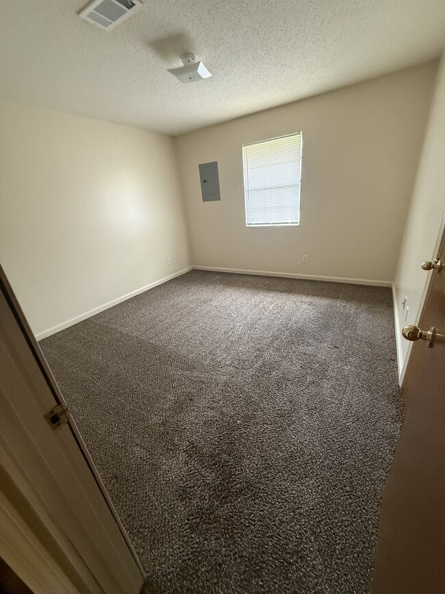 Building Photo - 100 A Ruth Cove