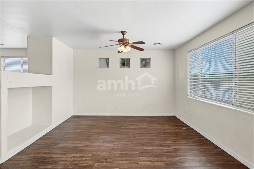 Building Photo - 14493 W Weldon Ave