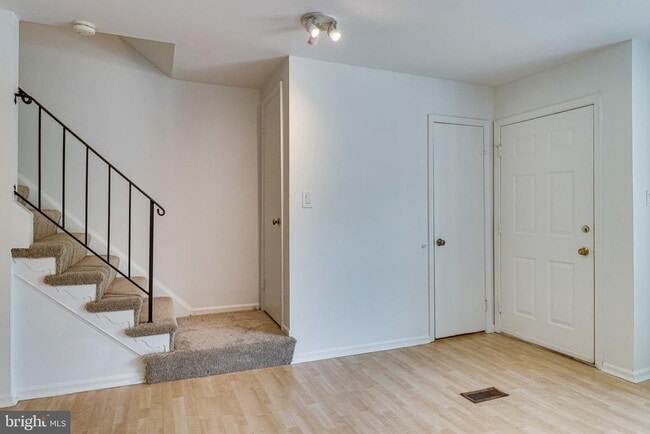 Building Photo - 9911 Whitewater Dr