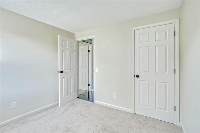 Building Photo - 7 Bramblewood Ln
