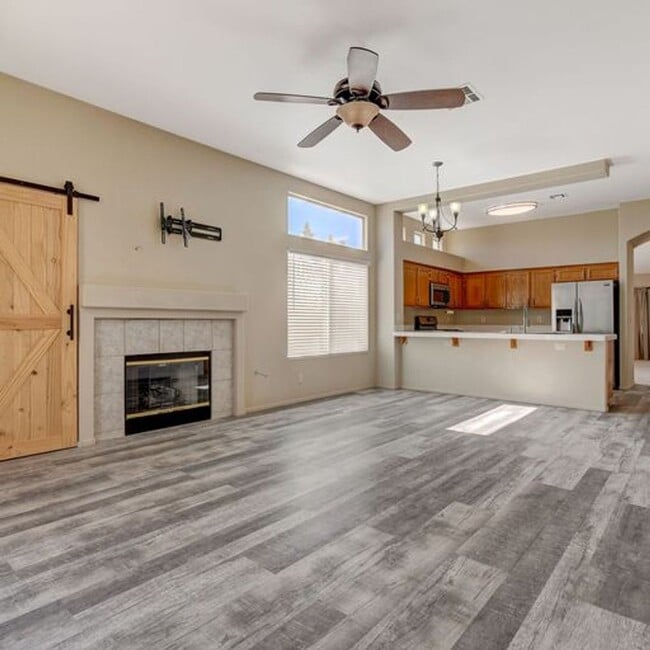 Building Photo - Single story home. NO HOA!