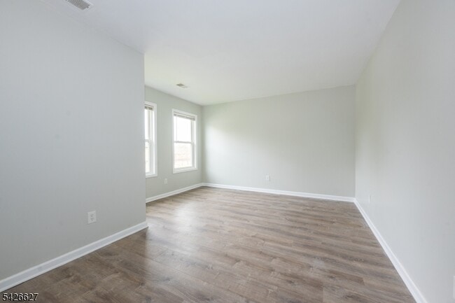 Building Photo - 99 Chesapeake Ave