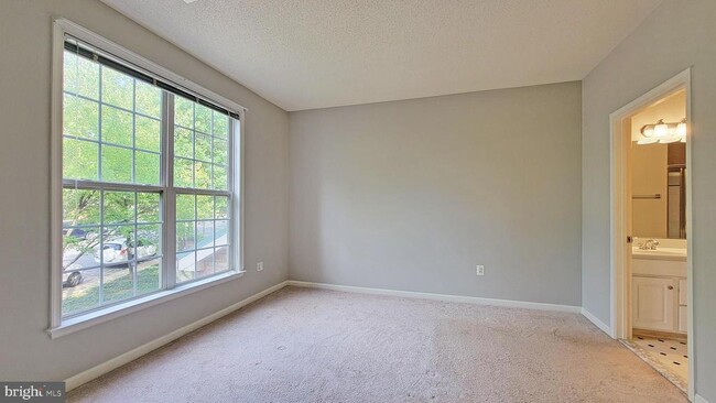 Building Photo - 12185 Abington Hall Pl