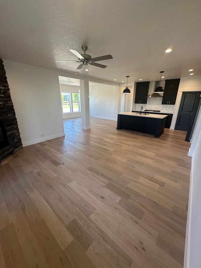 Building Photo - Riverstone: Gated Community, Pond Access i...