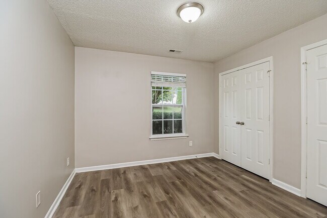 Building Photo - 7039 Lowen Rd