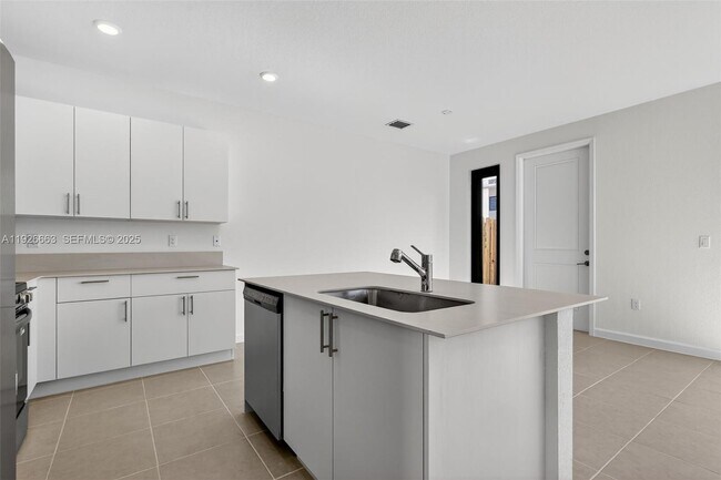 Building Photo - 13835 SW 261st Terrace