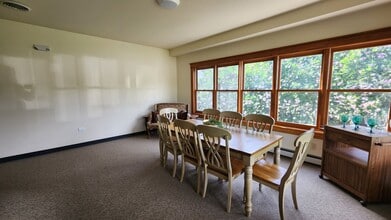 Building Photo - 1 Bedroom, 1 Bath Apartment- All utilities included