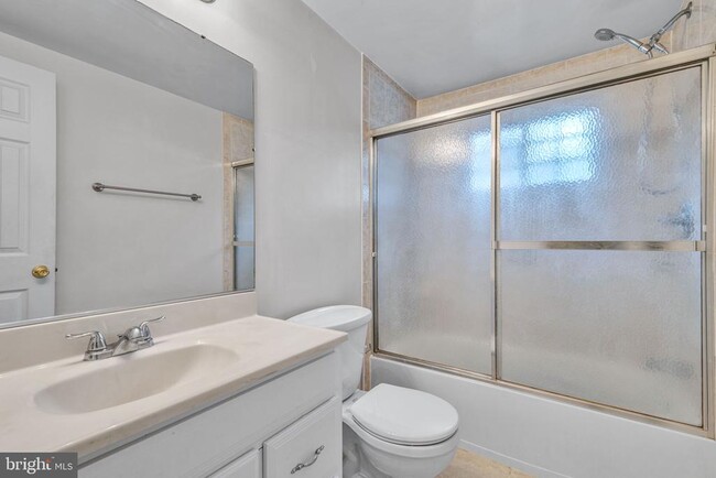 Building Photo - 4415 Elmwood Dr