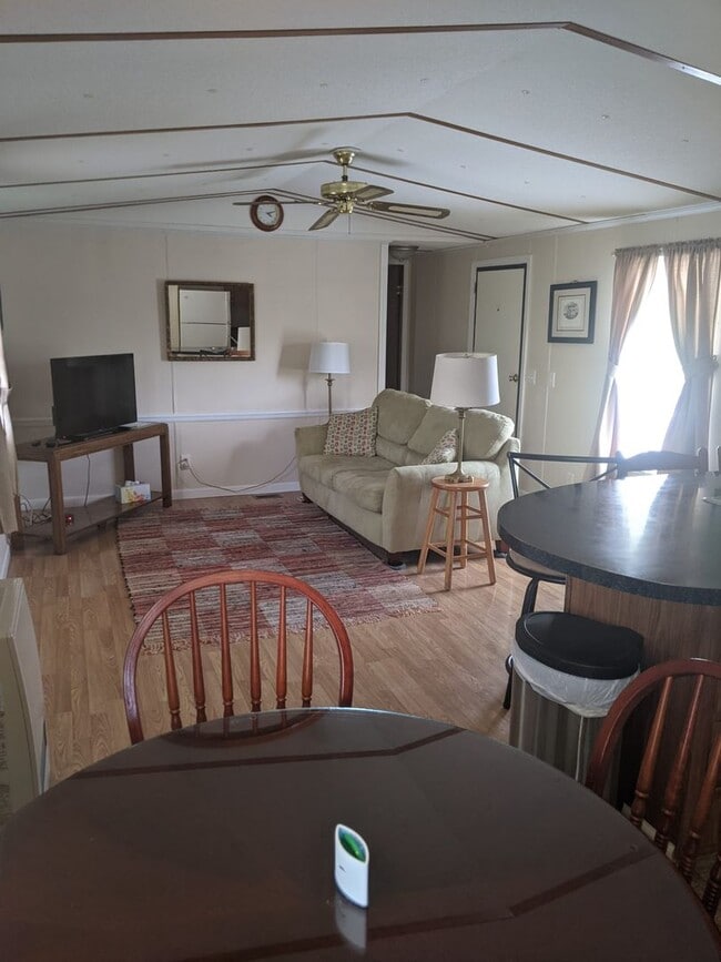 Building Photo - 235 Monarch Ln