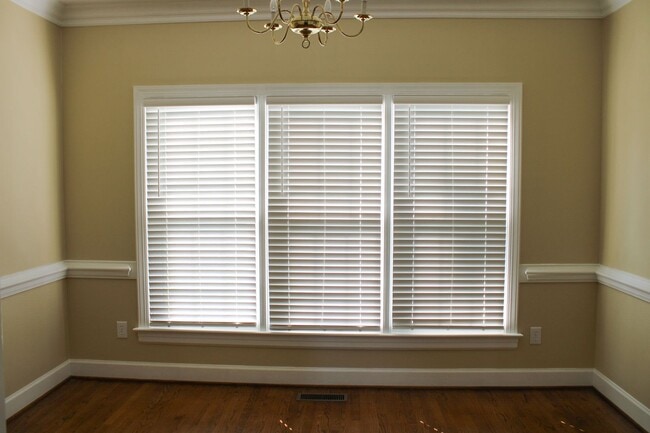 Building Photo - 4400 Dewfield Dr N