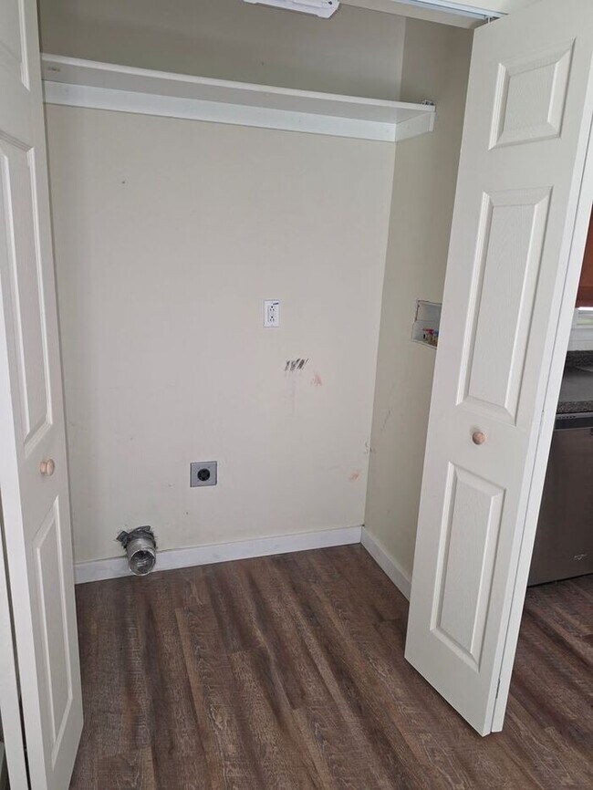 Building Photo - 3 bedroom home Eau Claire