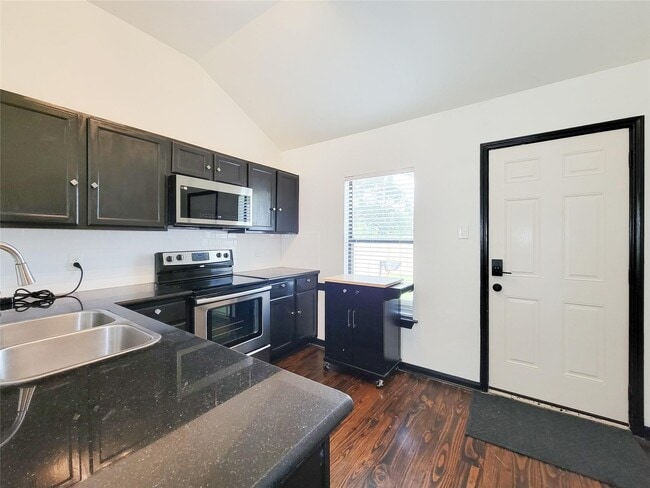 Building Photo - 1904 Davis St