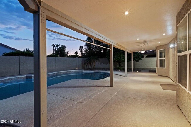 Building Photo - 5623 E Gelding Dr