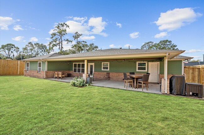 Building Photo - 1526 Adkins Rd