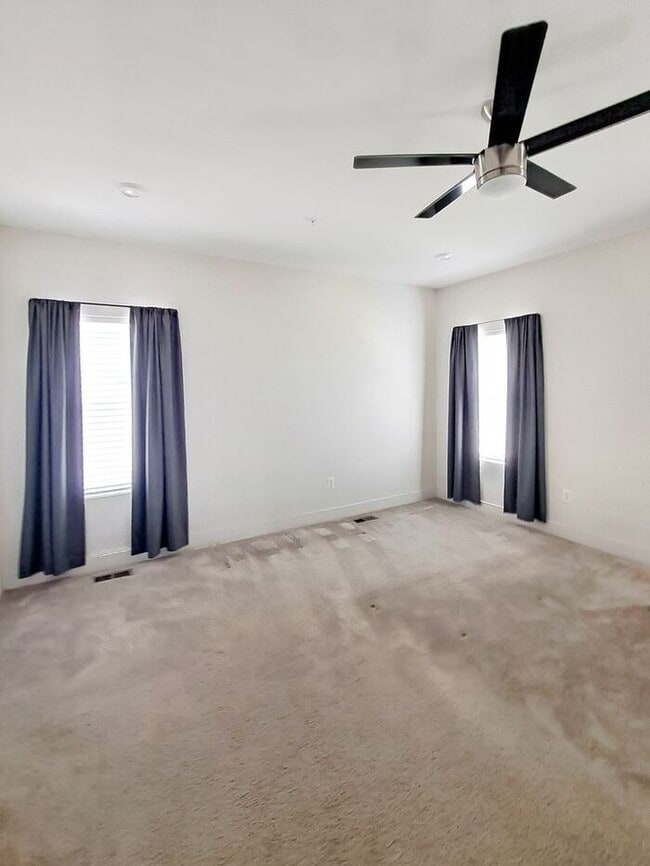 Building Photo - Amazing 3 Level Corner Lot Home in Waldorf...