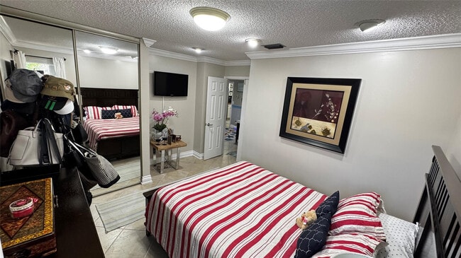 Building Photo - 4001 Carambola Cir N