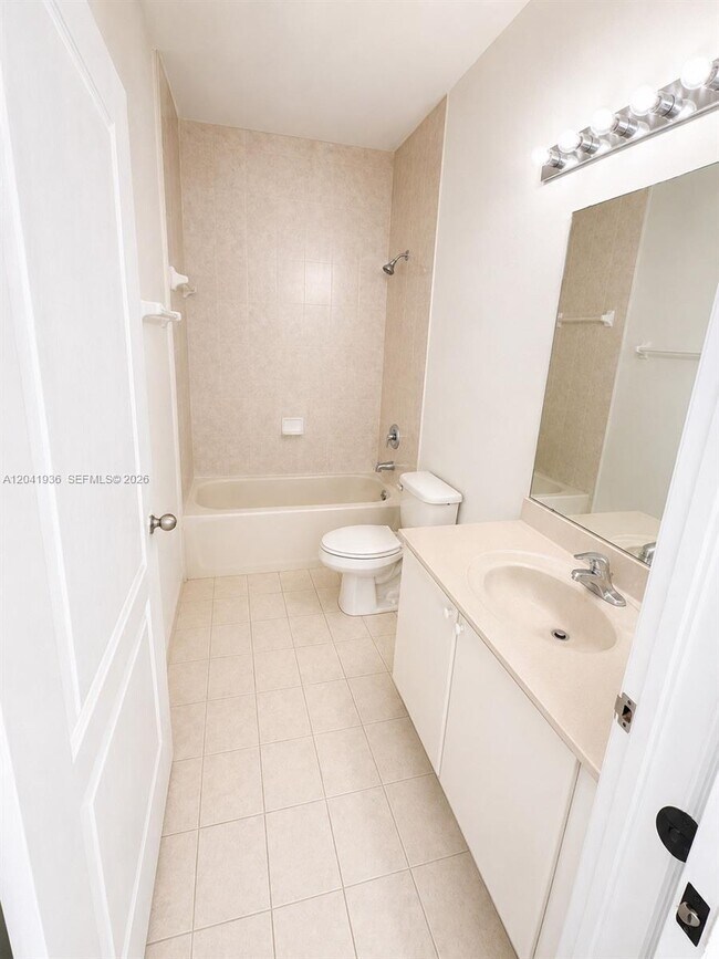 Building Photo - 1656 SE 29th Ct
