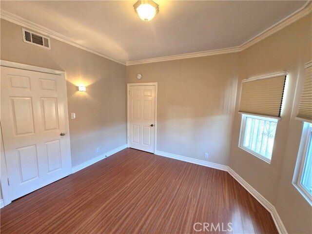 Building Photo - 251 N Kenmore Ave