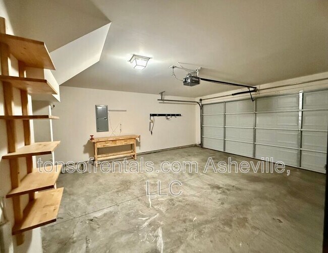 Building Photo - 210 Mud Creek Rd