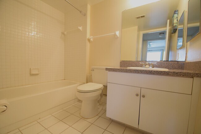 Building Photo - 3421 Winkler Ave