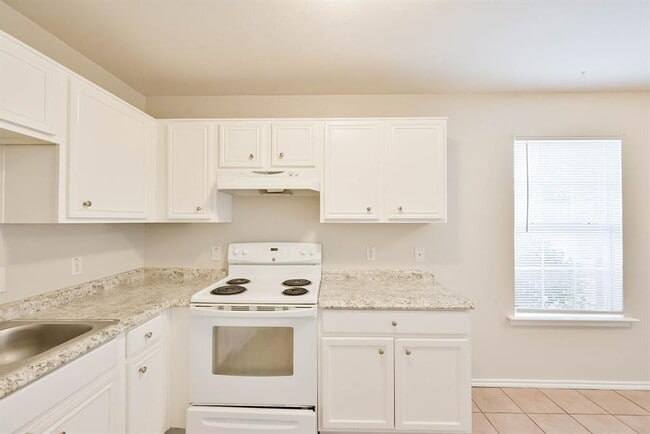 Building Photo - 510 Kings Way Dr