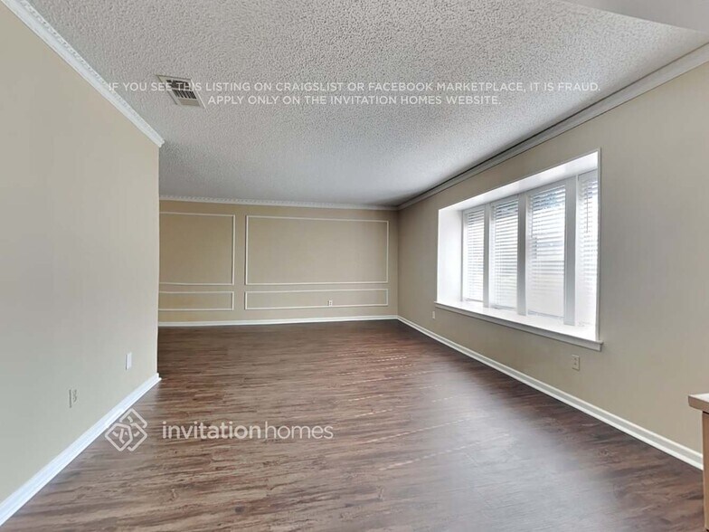 Building Photo - 2114 Valleycrest Dr