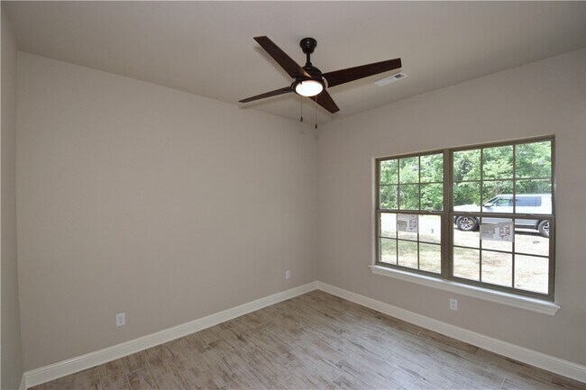 Building Photo - 21 Kirkcudbright Ln