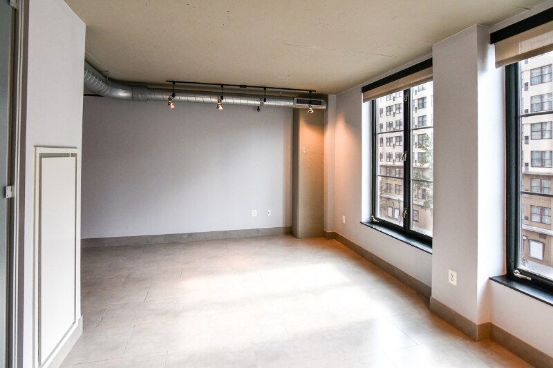 Building Photo - 1133 14th St NW