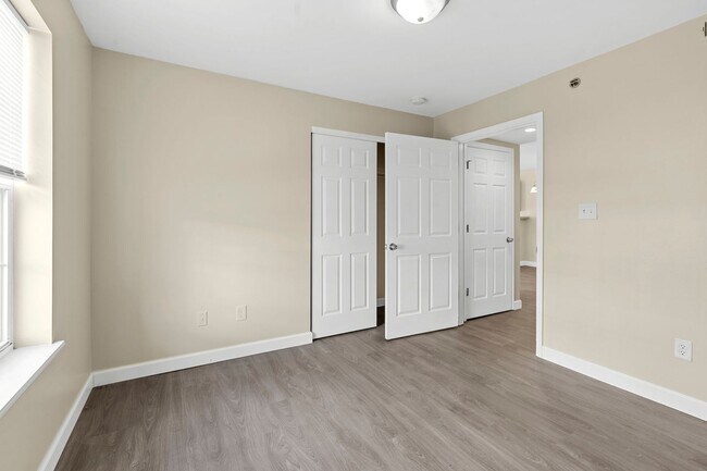 Building Photo - Spacious 2-Bed, 2-Bath Condo