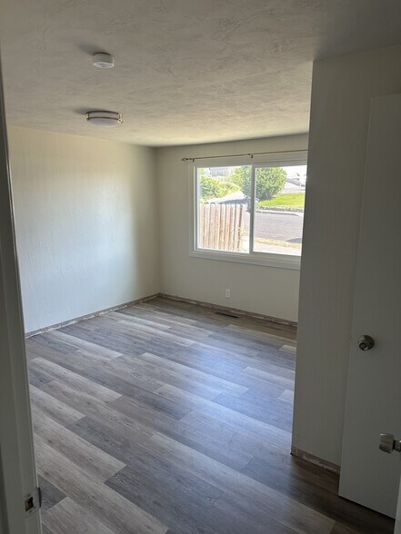 Building Photo - 1052 S Garden Dr