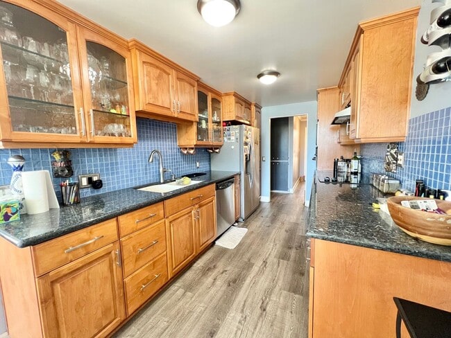 Building Photo - 2 Bed, 2 Bath Condo Near Retro Row!