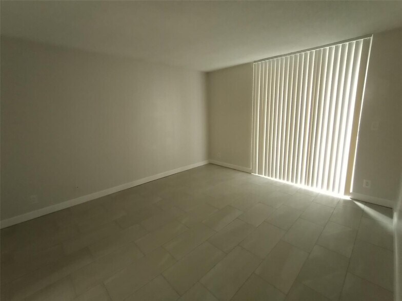 Building Photo - 751 Lyons Rd