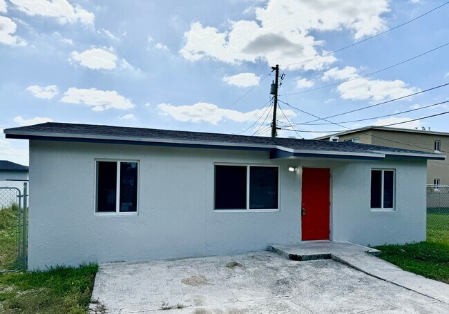 Primary Photo - Fully Remodeled Three Bedroom Single Famil...