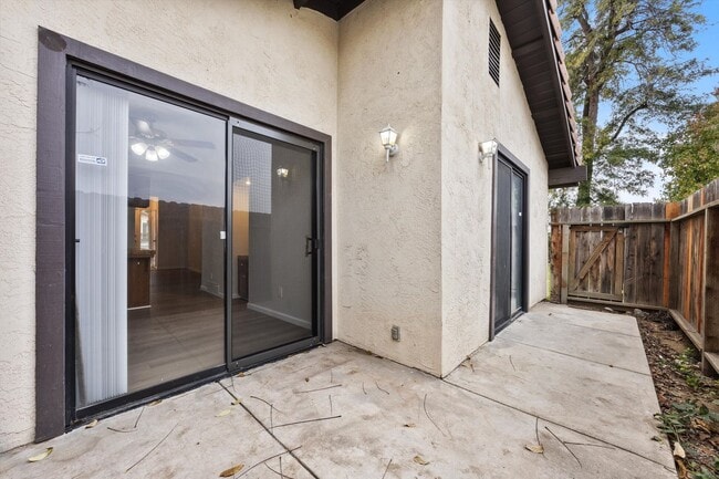 Building Photo - Beautiful 2-Bedroom Condo in Bakersfield, CA