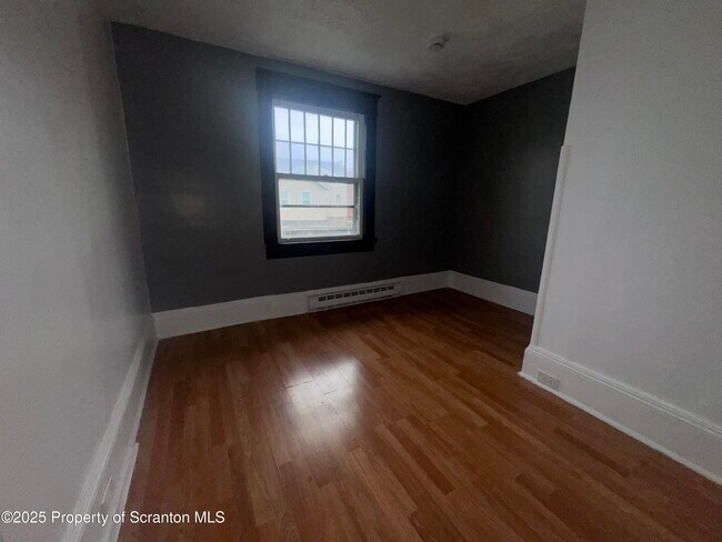 Building Photo - 416 Hickory St