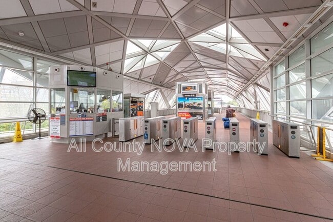 Building Photo - 11776 Stratford House Pl