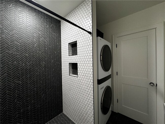 Building Photo - 610 N Olive Ave