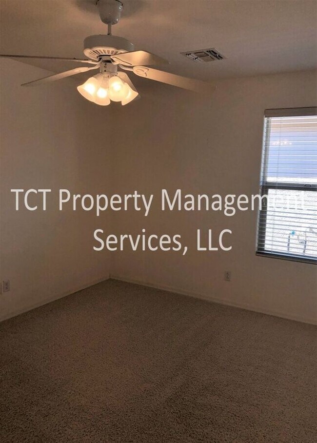 Building Photo - Charming home in 55+ Gated Community of Solera