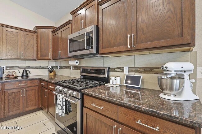 Building Photo - 6457 Harapon St