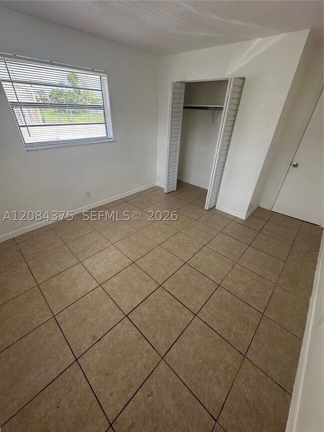 Building Photo - 4120 SW 19th St