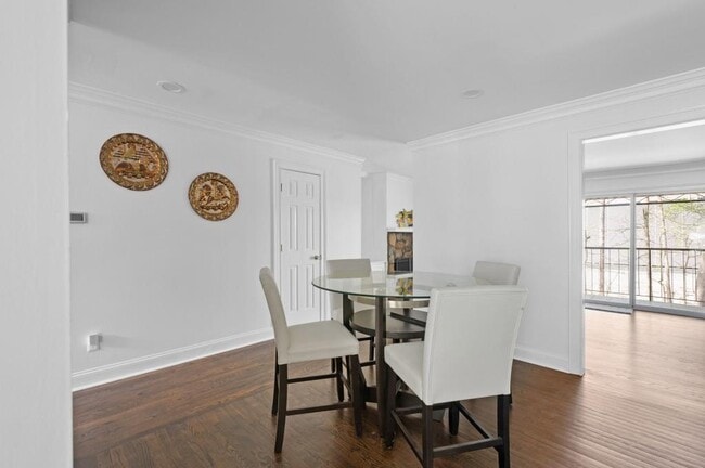 Building Photo - 1744 Woodcliff Pl NE