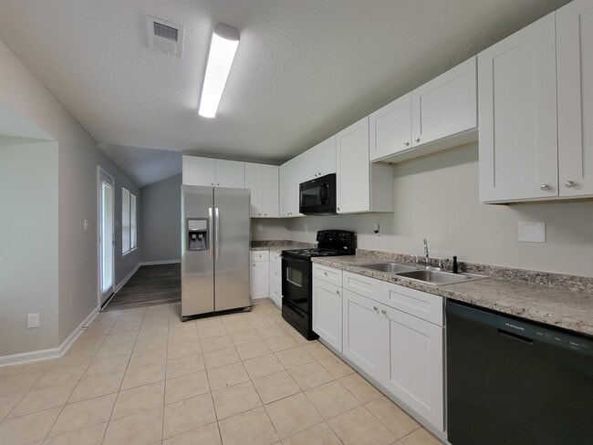 Building Photo - 7025 Stoneridge Dr