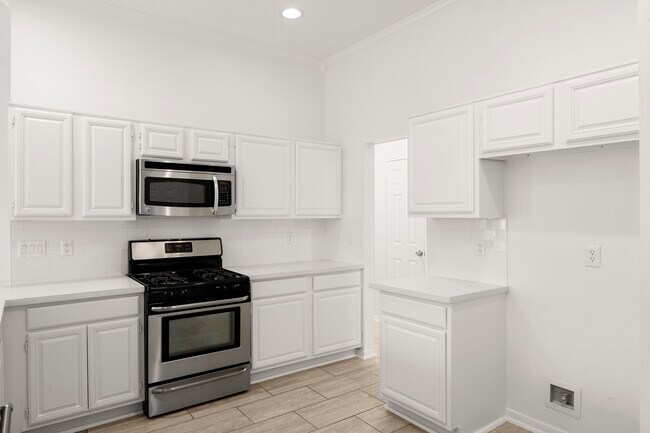 Building Photo - 16014 Lakestone Dr